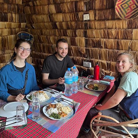 Ava garden backpackers Appartement Mto wa Mbu Buitenkant foto